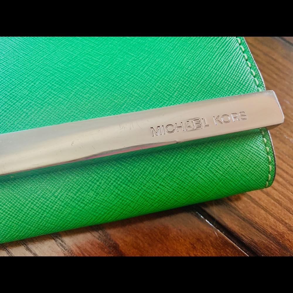 Gorgeous Michael Kors Clutch/Mini Bag in Green! 🌱